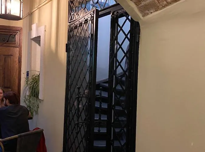 у львові на вулиці лесі українки 19 Apartment