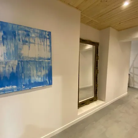 у львові на вулиці лесі українки 19 Lägenhet