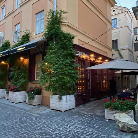 у львові на вулиці лесі українки 19 *